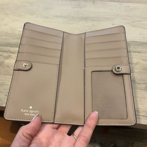 Kate Spade bifold wallet - Picture 4 of 5